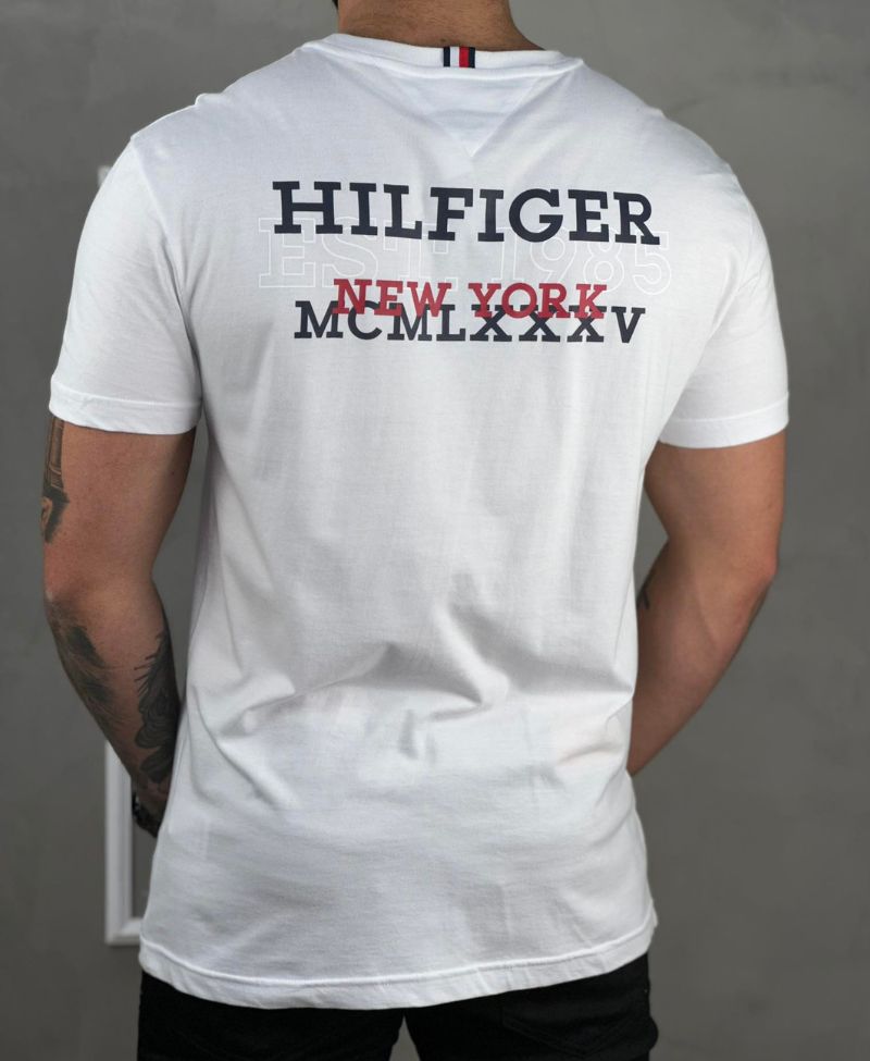 Camiseta Branca Masculina Logo no Peito - Tommy Hilfiger