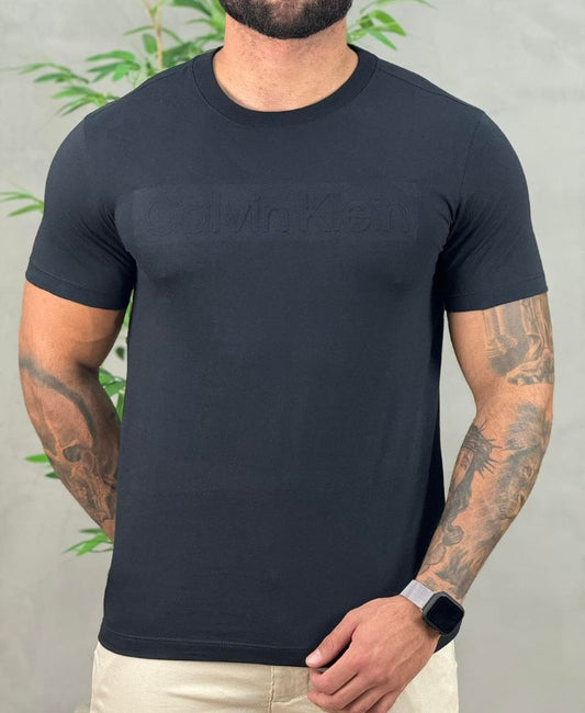 Camiseta Preta Masculina Embossing Slim - Calvin Klein