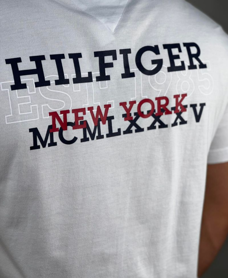 Camiseta Branca Masculina Logo no Peito - Tommy Hilfiger