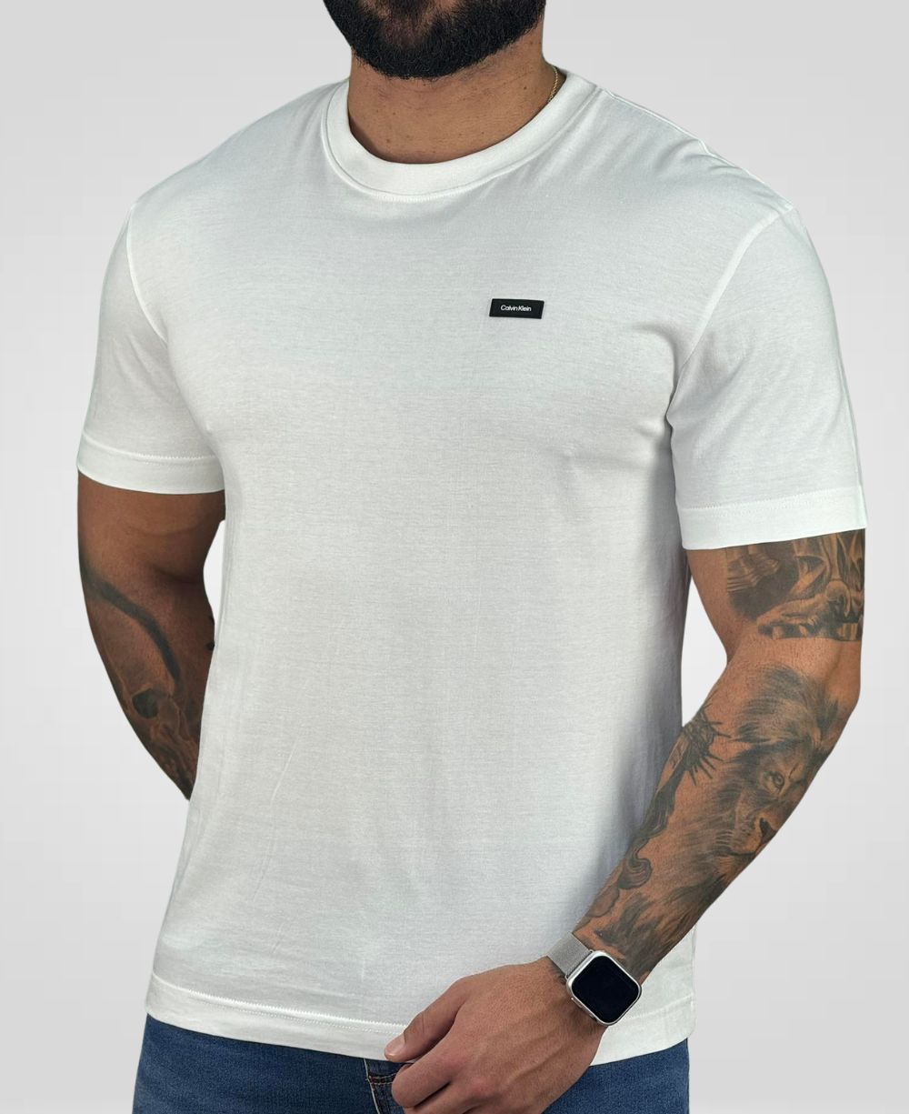 Camiseta Branca Masculina logo No Peito - Calvin Klein